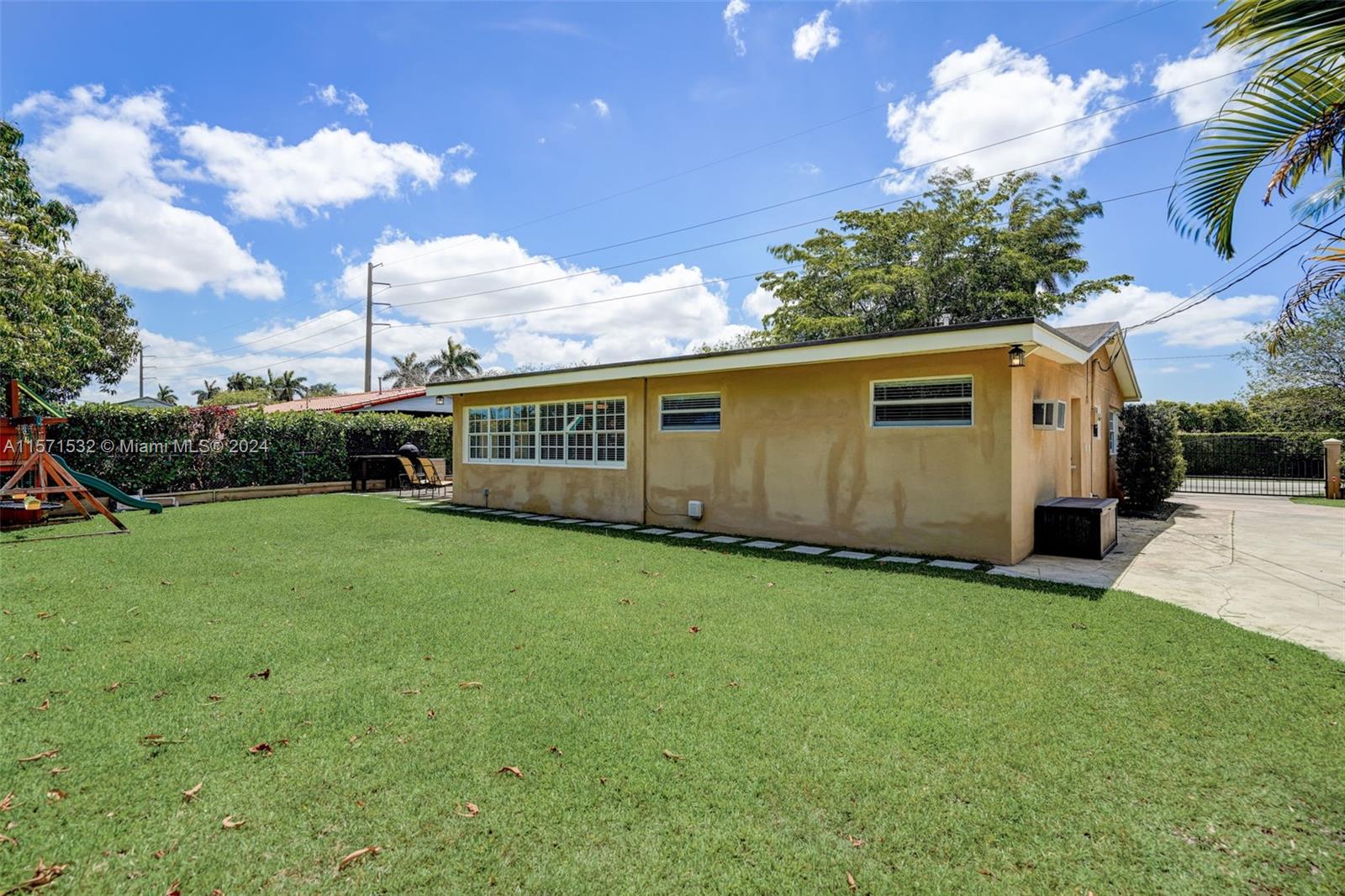 901 SW 102nd Ave