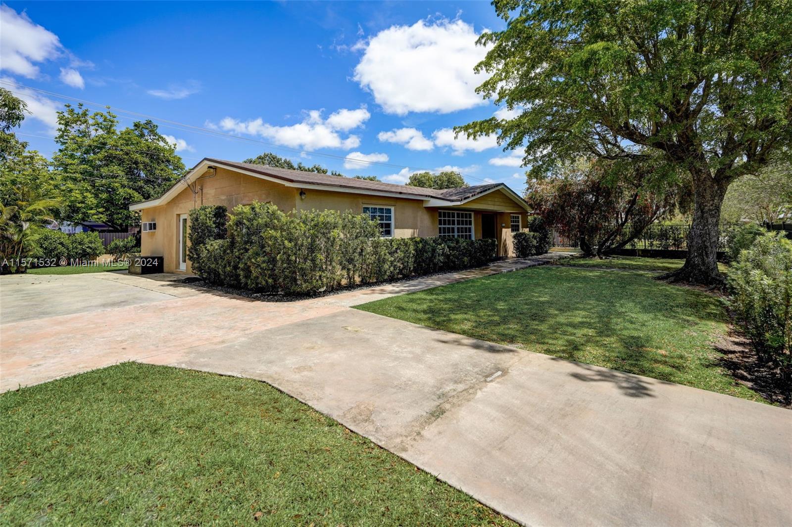 901 SW 102nd Ave