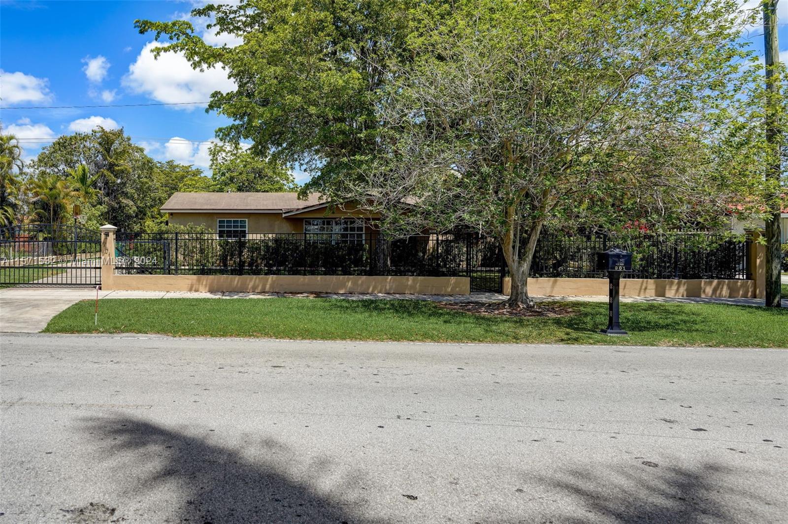 901 SW 102nd Ave