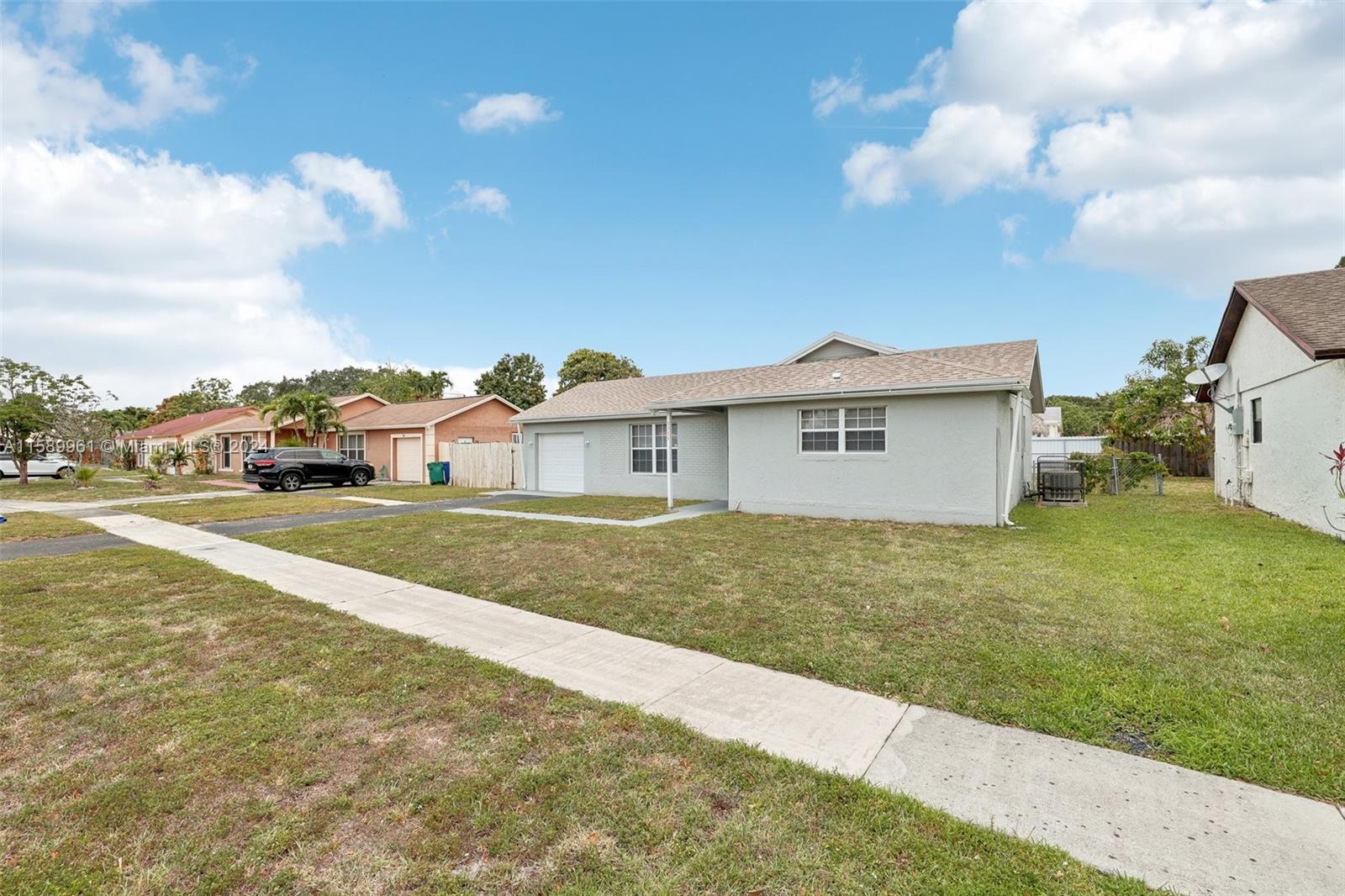 5575 SW 8th Ct