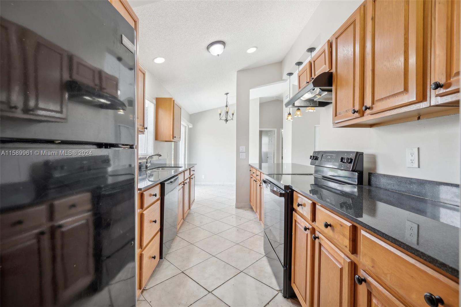 5575 SW 8th Ct