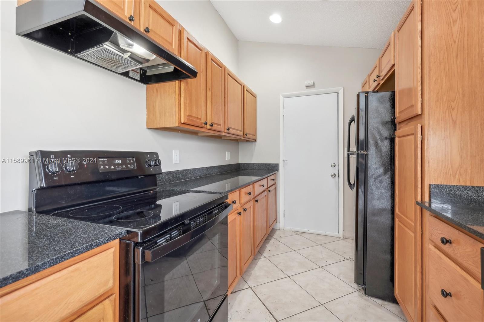 5575 SW 8th Ct