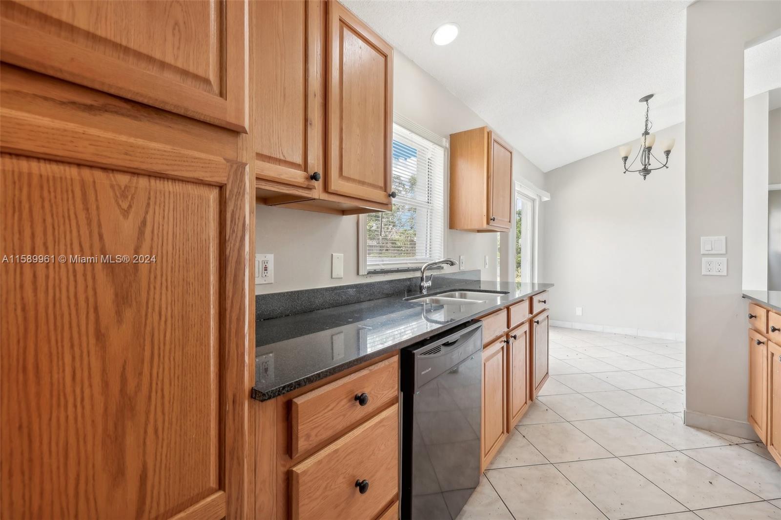 5575 SW 8th Ct
