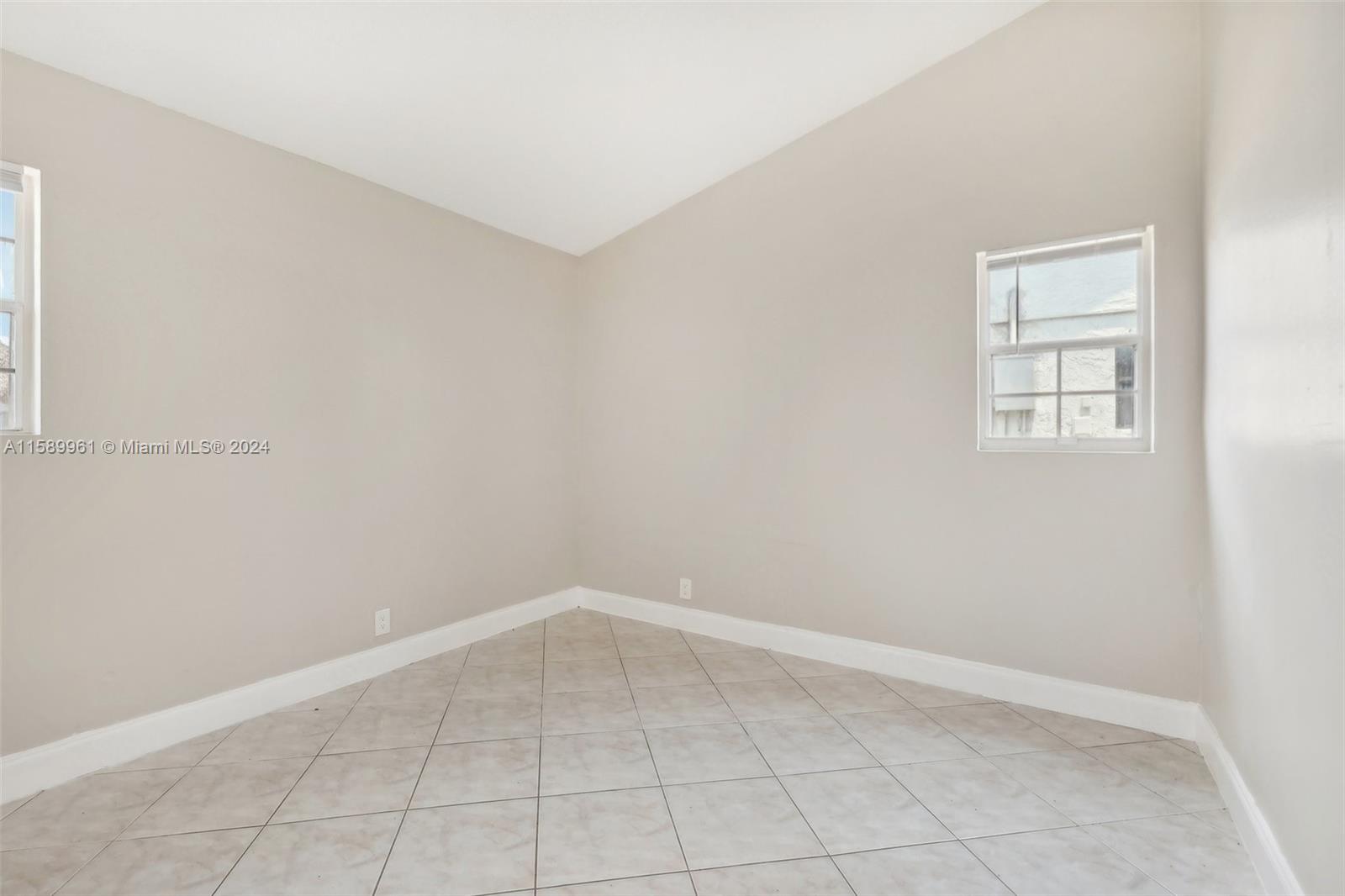 5575 SW 8th Ct