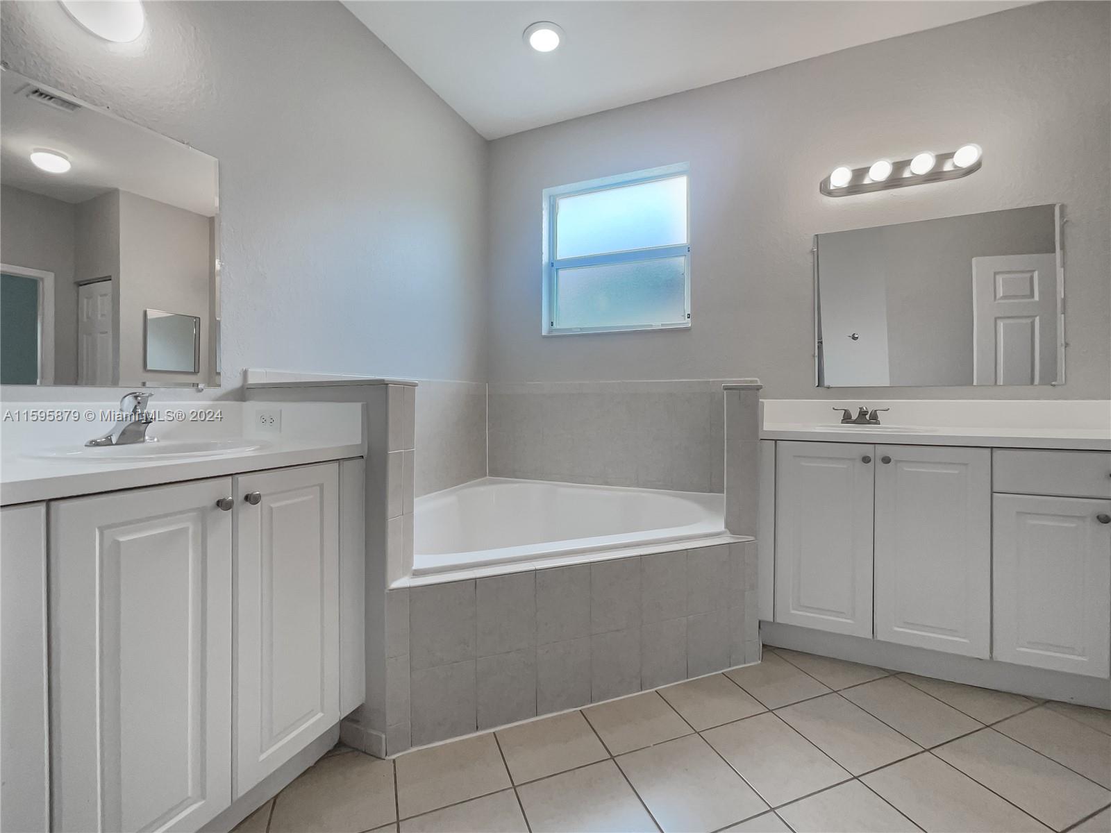 394 NE 36th Avenue Rd