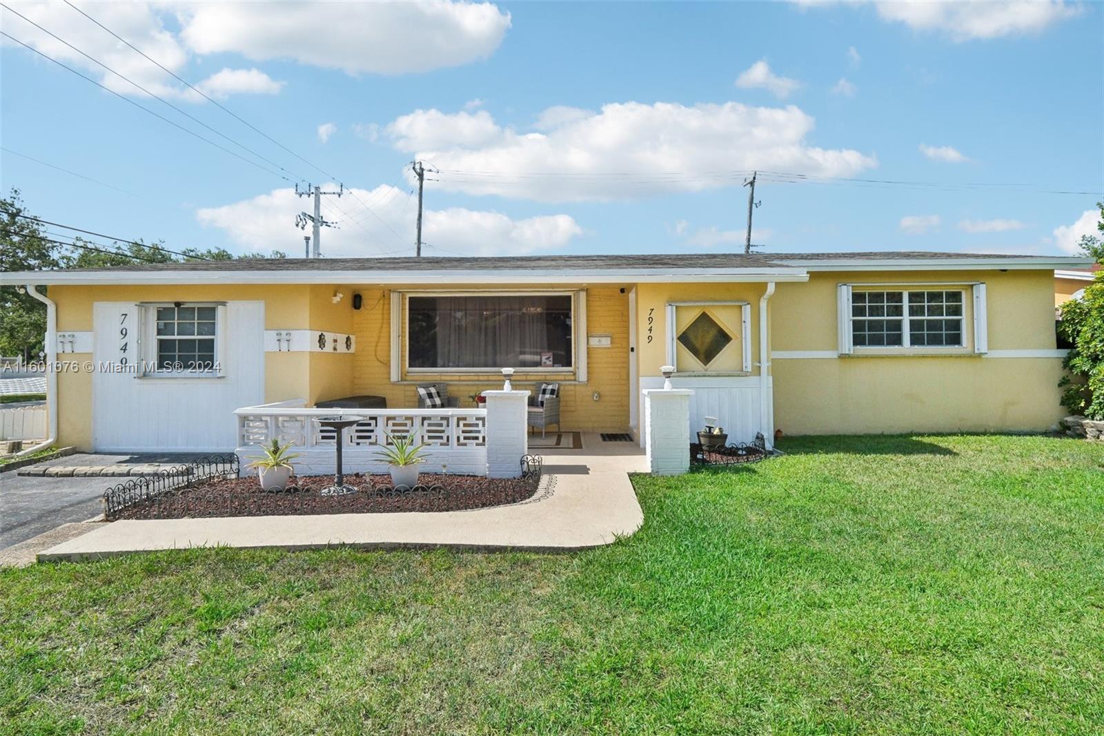 7949 Fairway Blvd