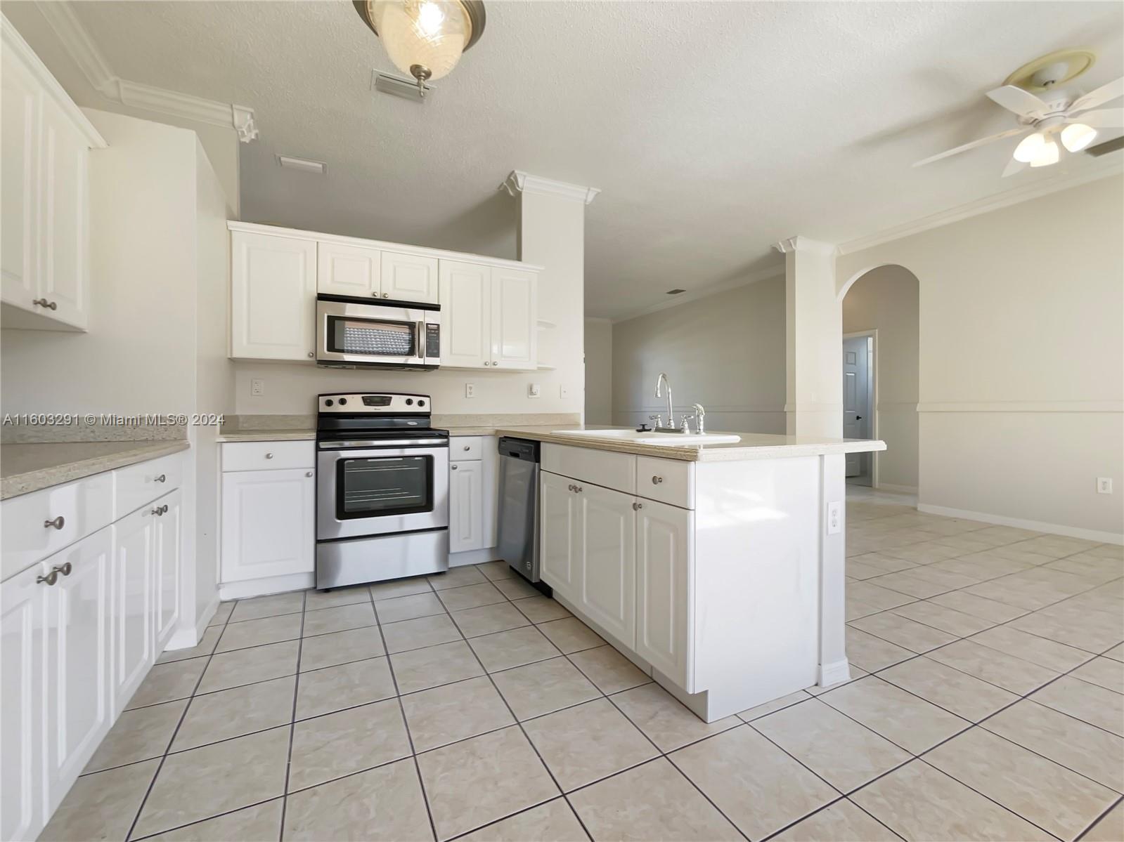 670 SE 29th Dr