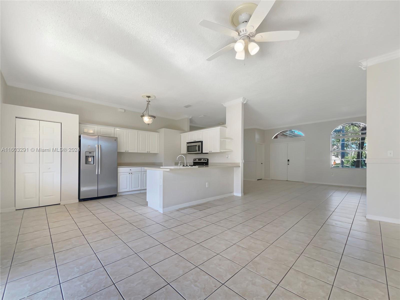 670 SE 29th Dr