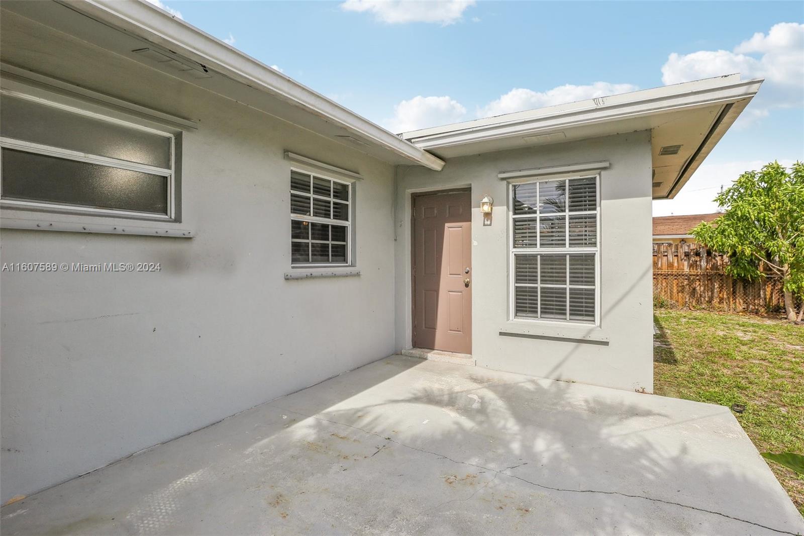 211 SW 14th St