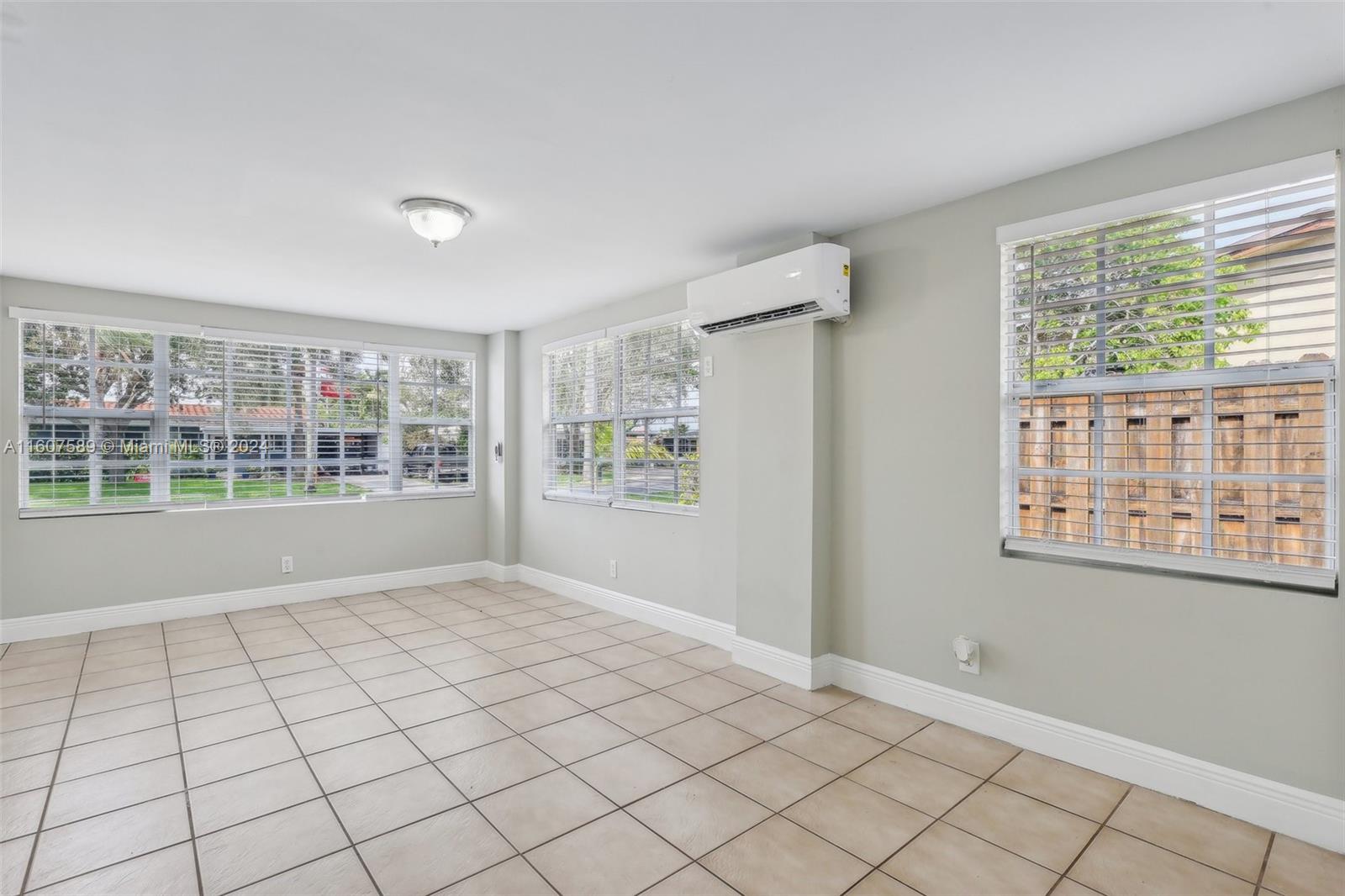 211 SW 14th St