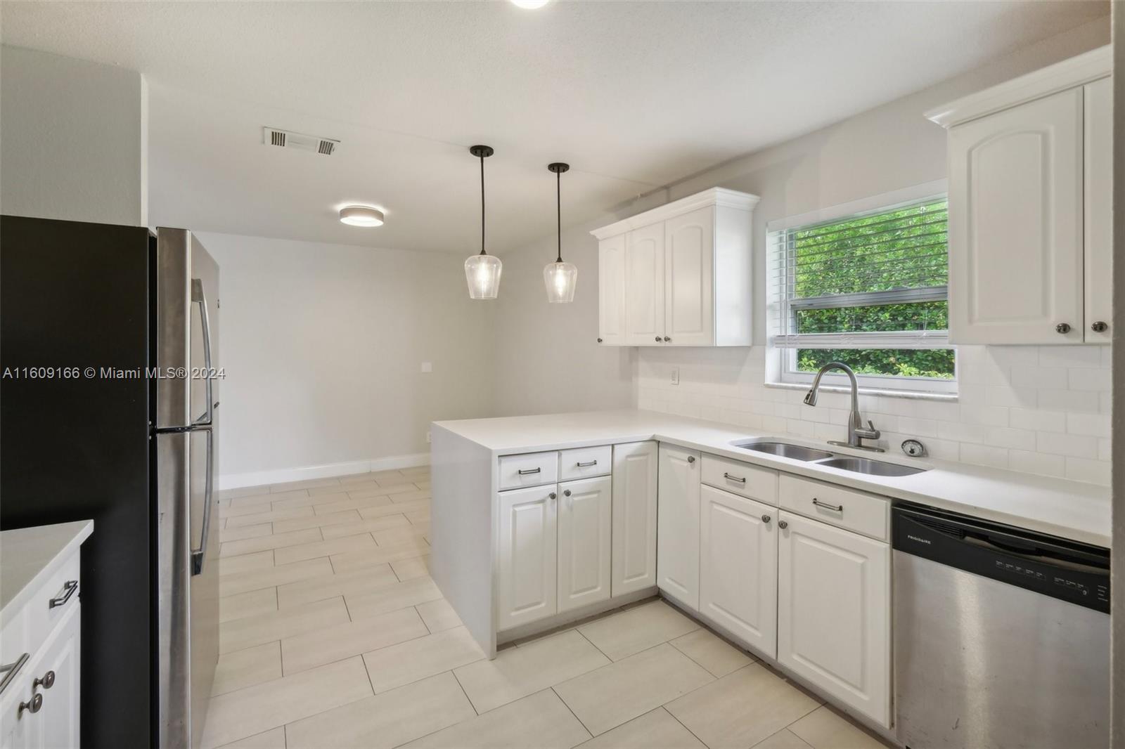2010 SW Brisbane St, Port St. Lucie