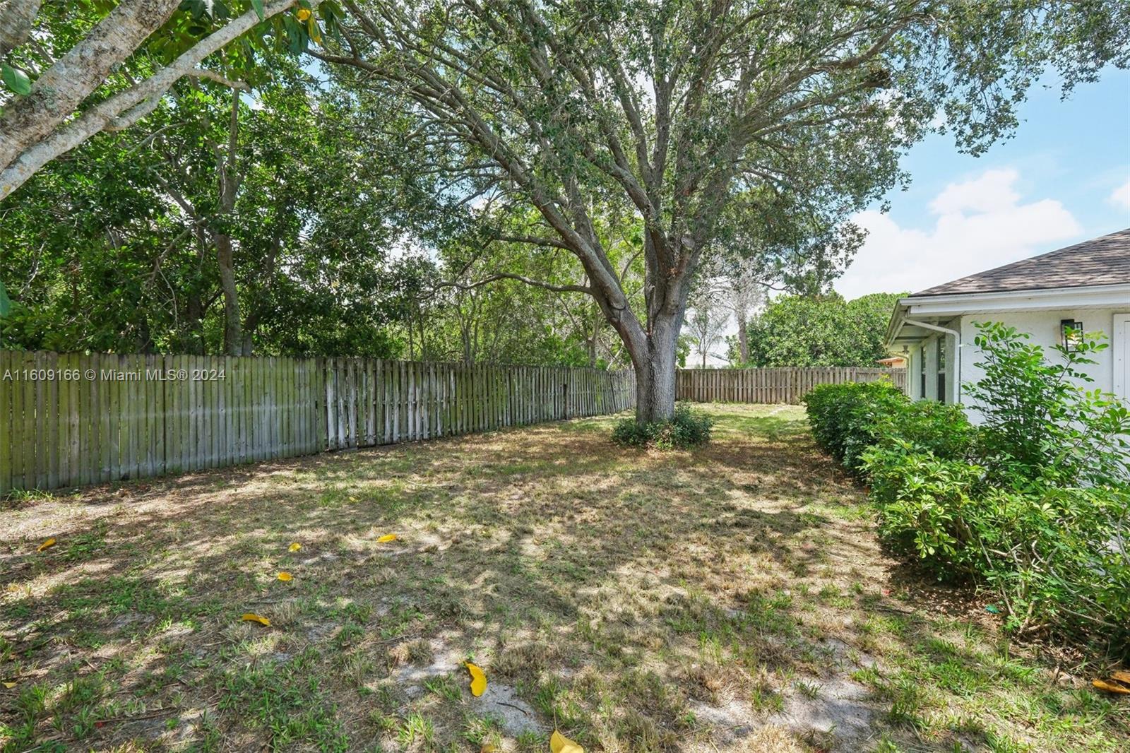 2010 SW Brisbane St, Port St. Lucie