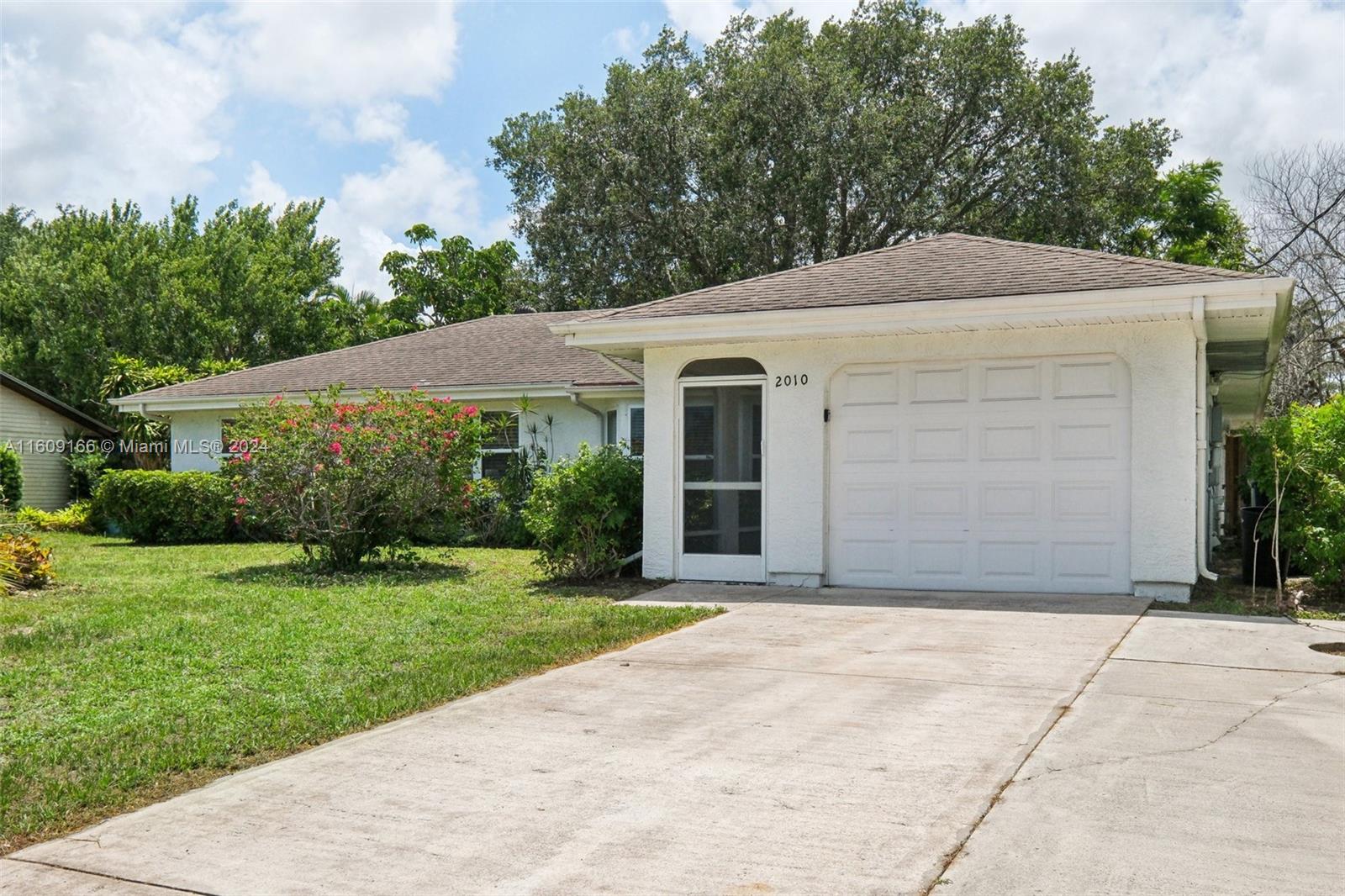 2010 SW Brisbane St, Port St. Lucie
