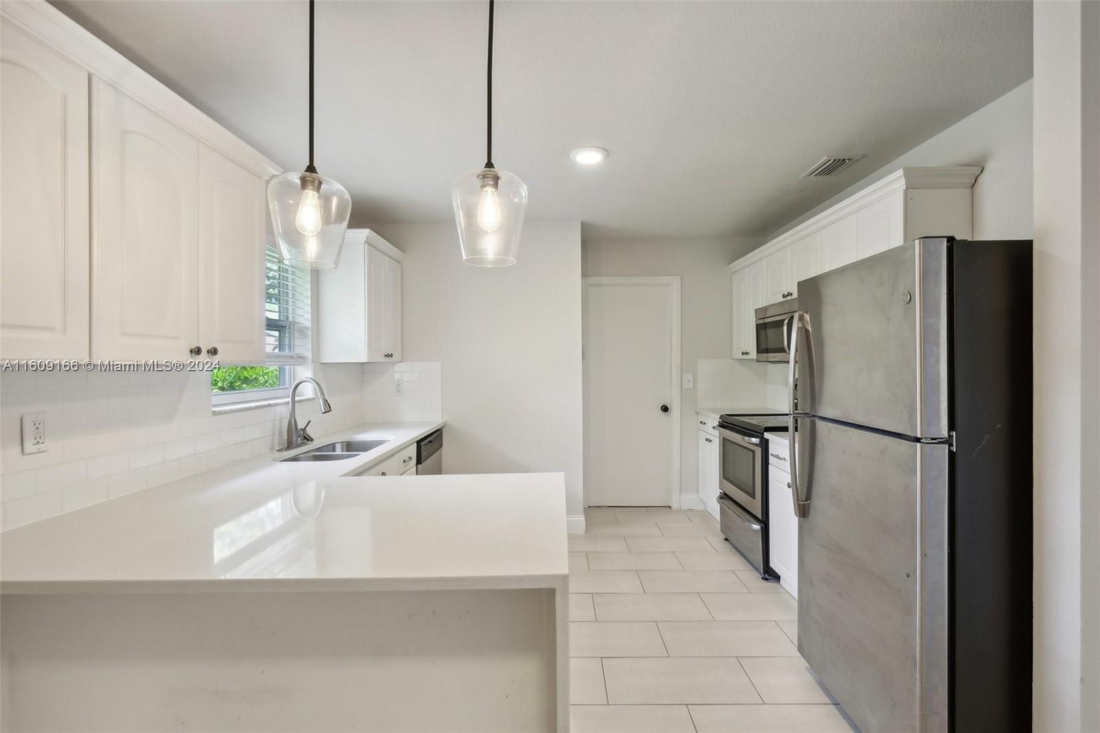 2010 SW Brisbane St, Port St. Lucie