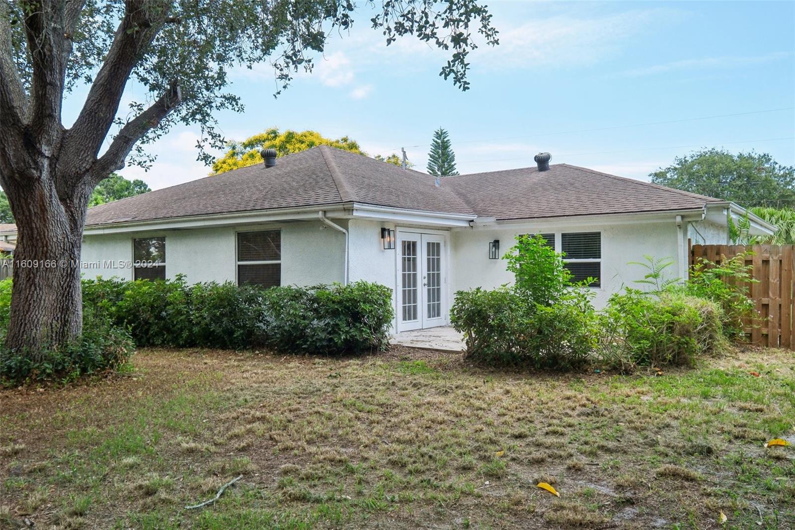 2010 SW Brisbane St, Port St. Lucie