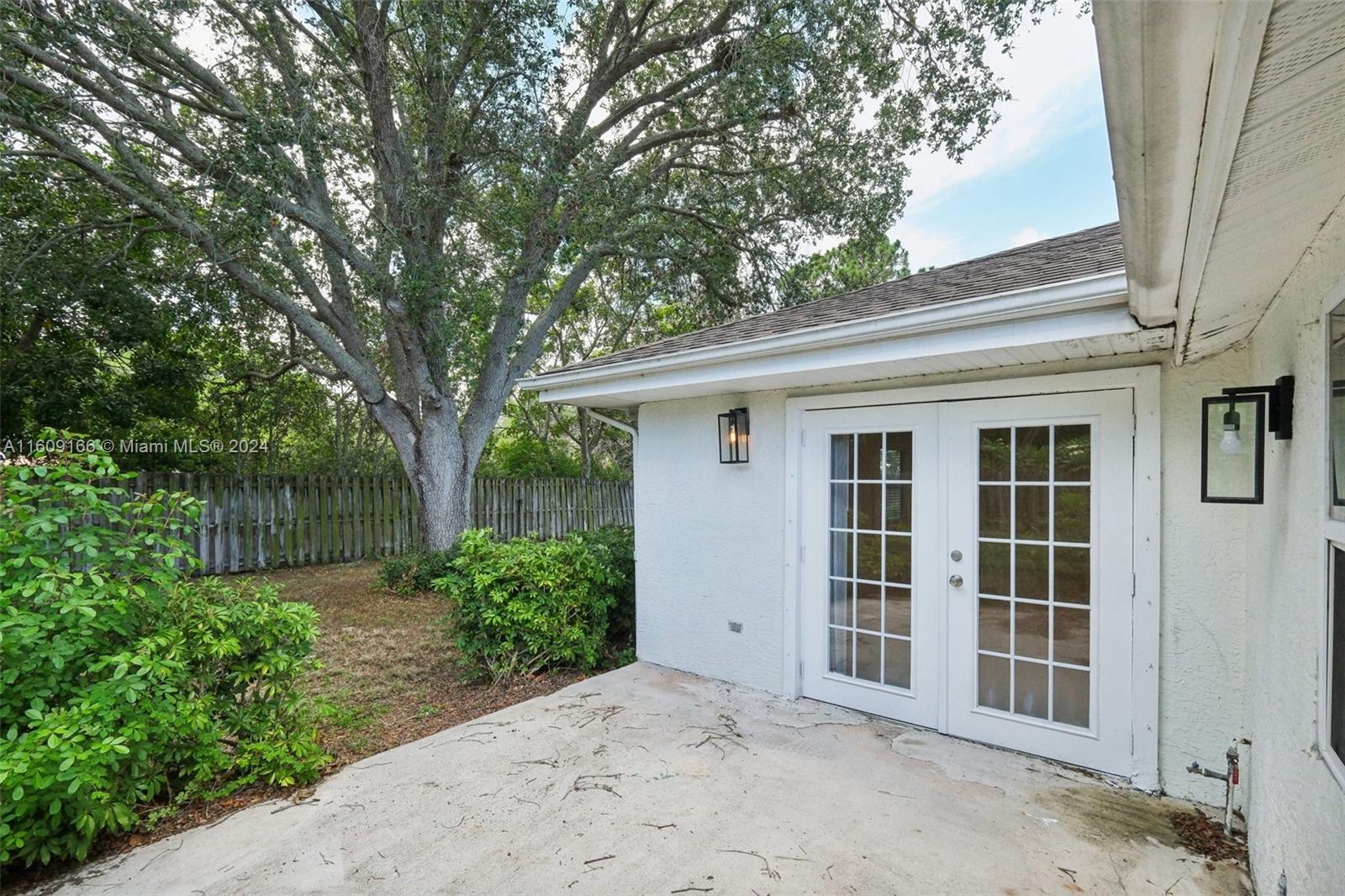 2010 SW Brisbane St, Port St. Lucie