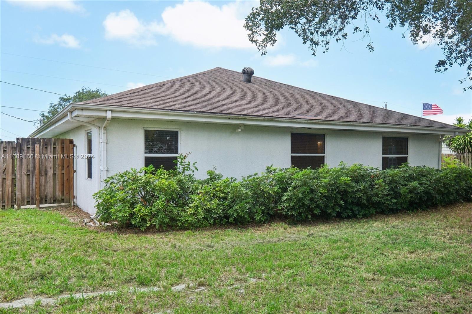 2010 SW Brisbane St, Port St. Lucie