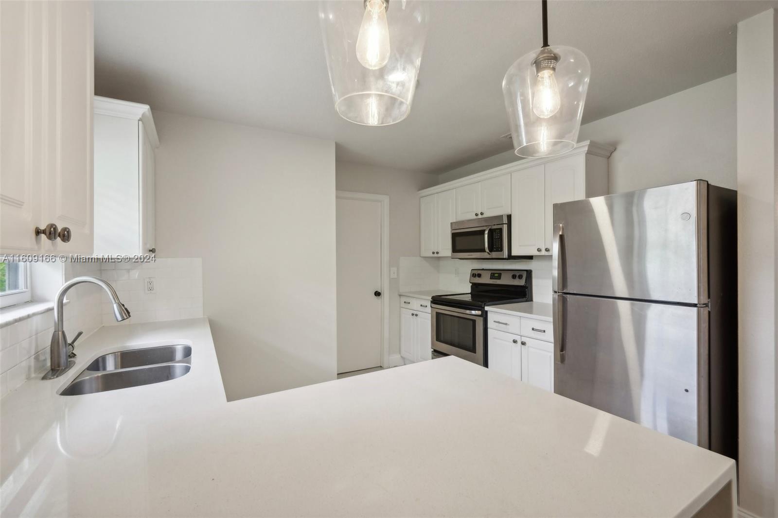 2010 SW Brisbane St, Port St. Lucie