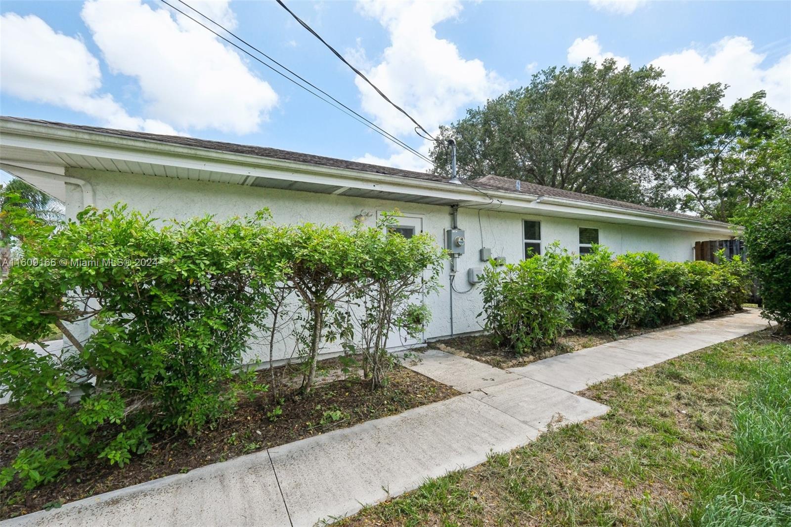 2010 SW Brisbane St, Port St. Lucie