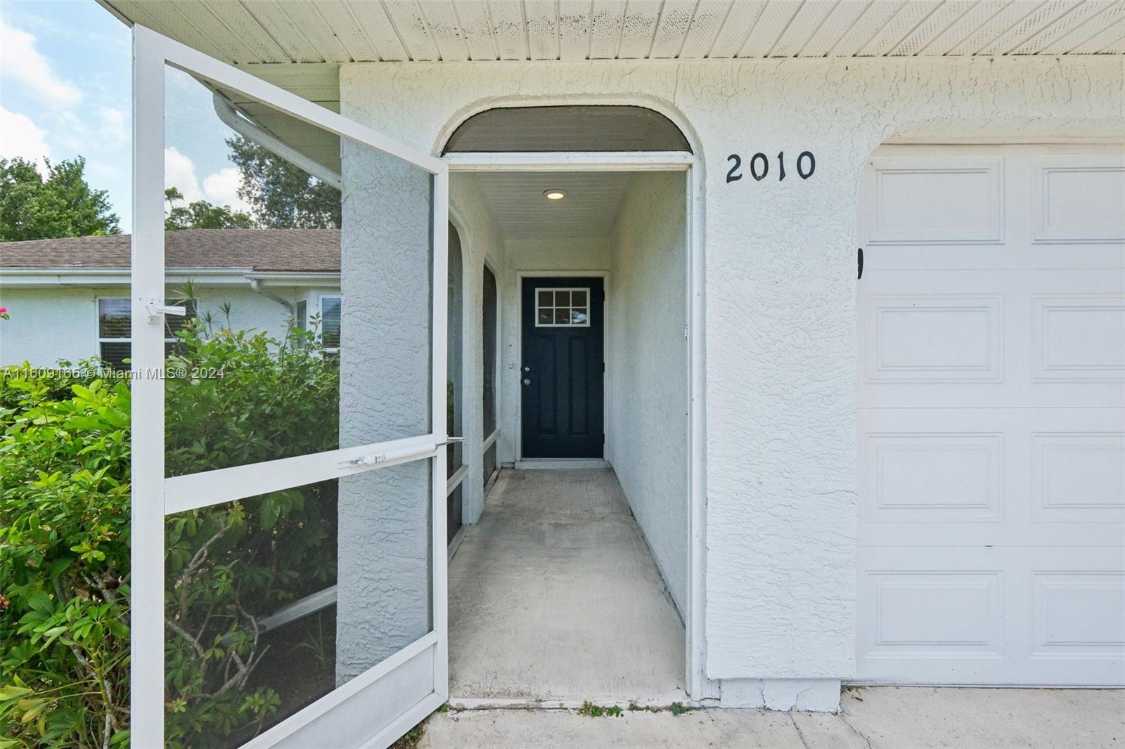 2010 SW Brisbane St, Port St. Lucie