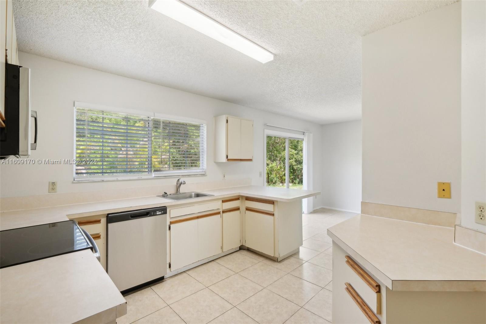 1341 SE Belcrest St, Port St. Lucie