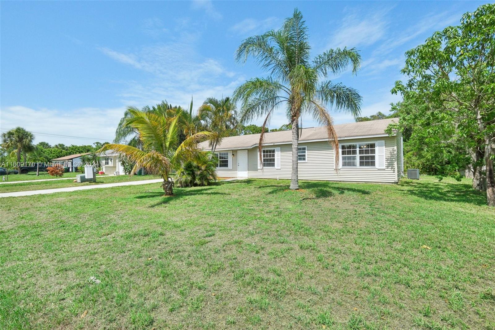 1341 SE Belcrest St, Port St. Lucie