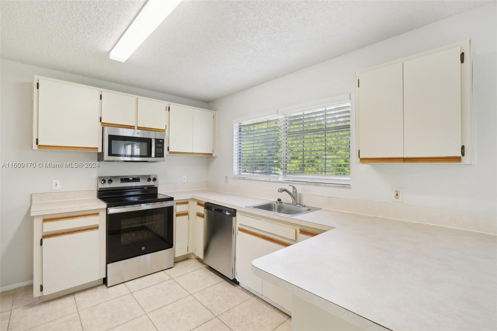 1341 SE Belcrest St, Port St. Lucie