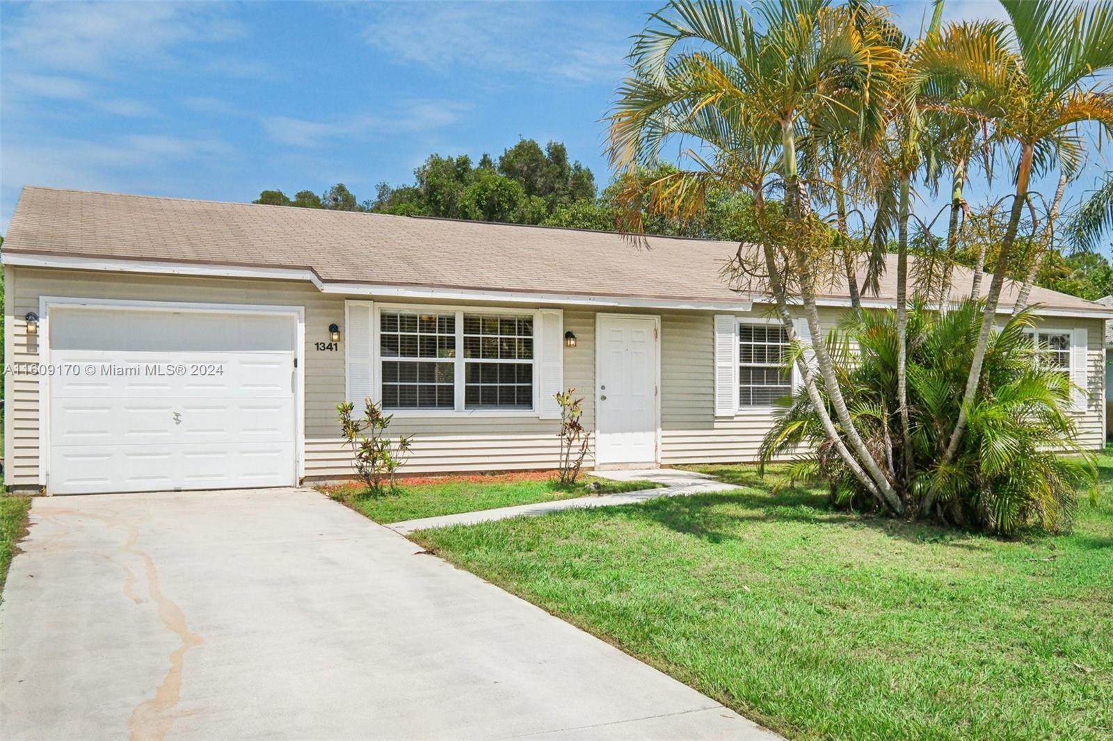 1341 SE Belcrest St, Port St. Lucie