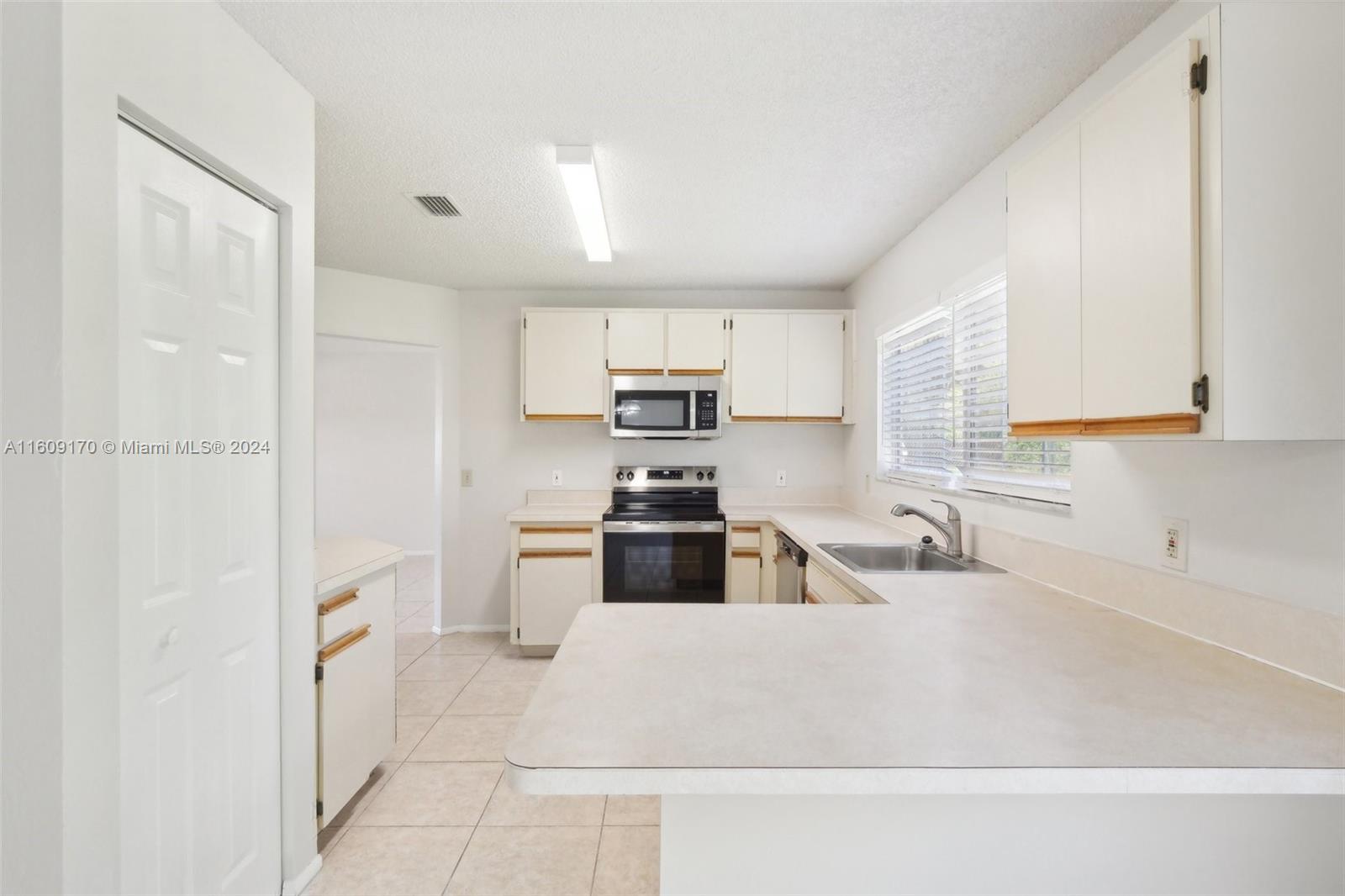 1341 SE Belcrest St, Port St. Lucie