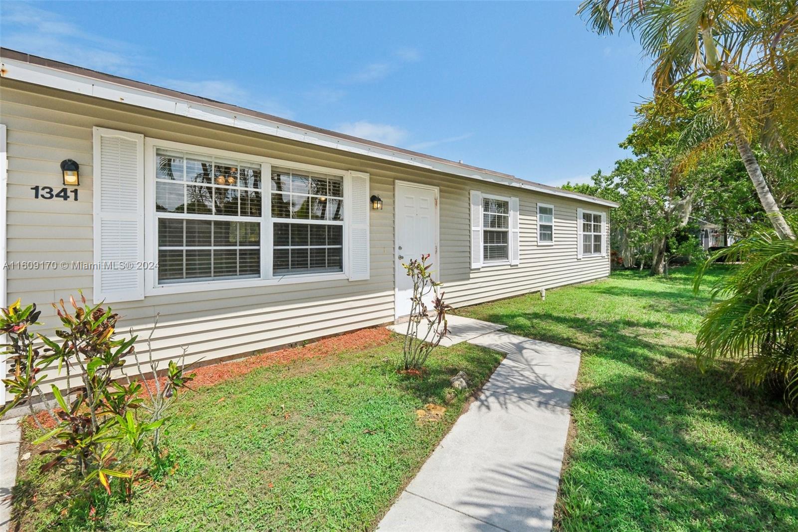 1341 SE Belcrest St, Port St. Lucie