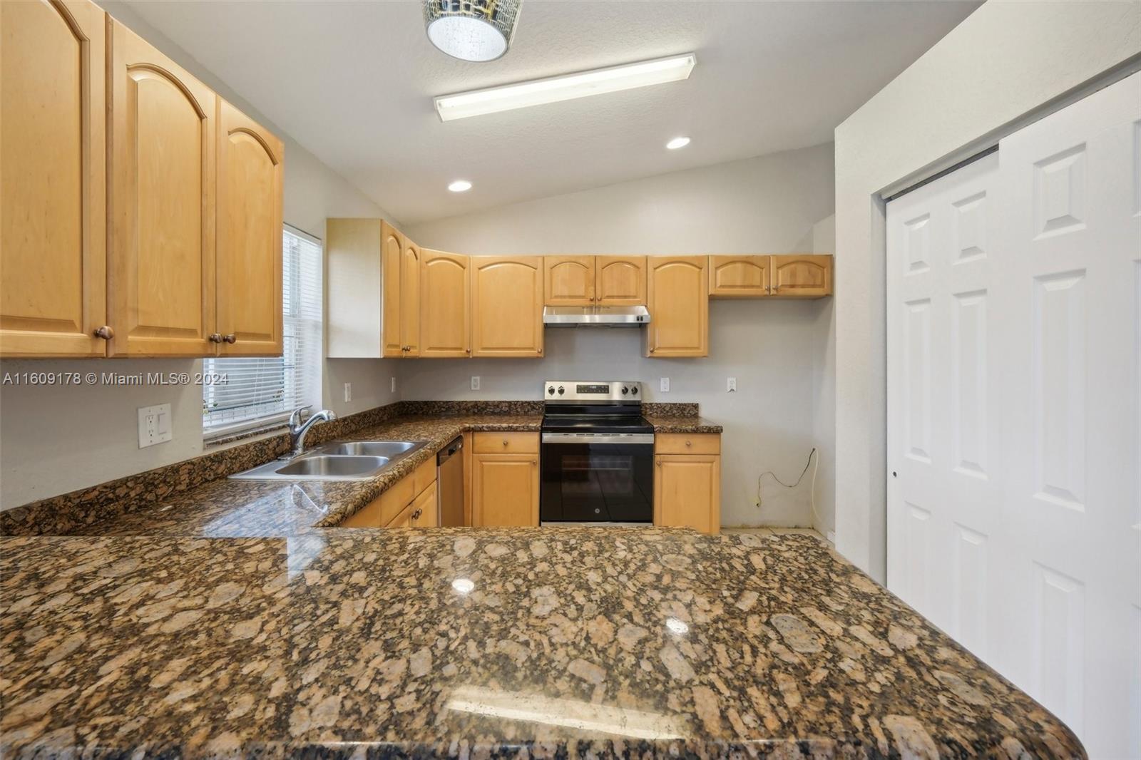 514 SW Prado Ave, Port St. Lucie