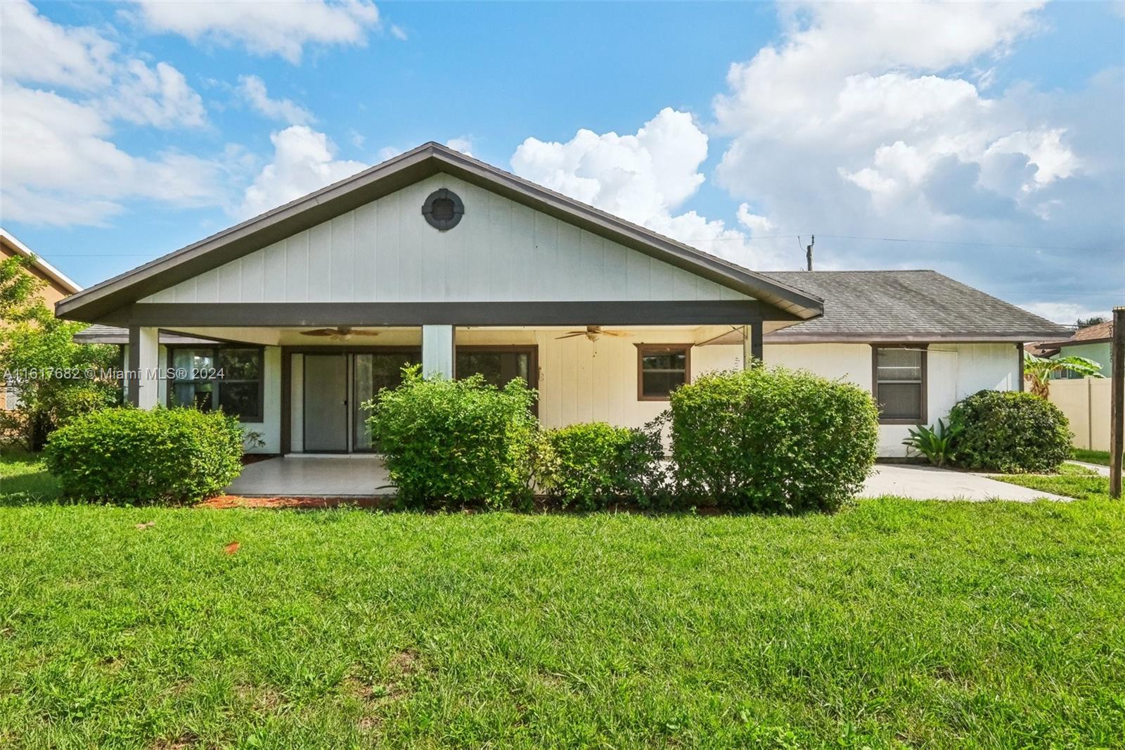 257 SW Whitmore Dr, Port St. Lucie