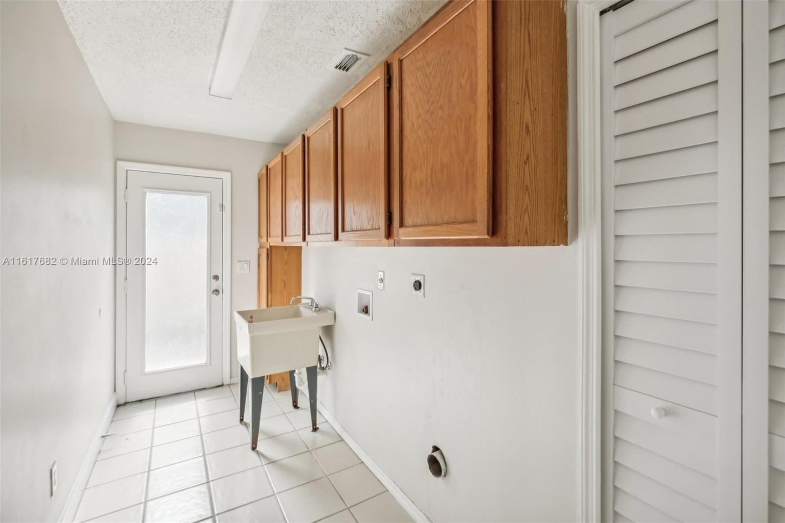 257 SW Whitmore Dr, Port St. Lucie