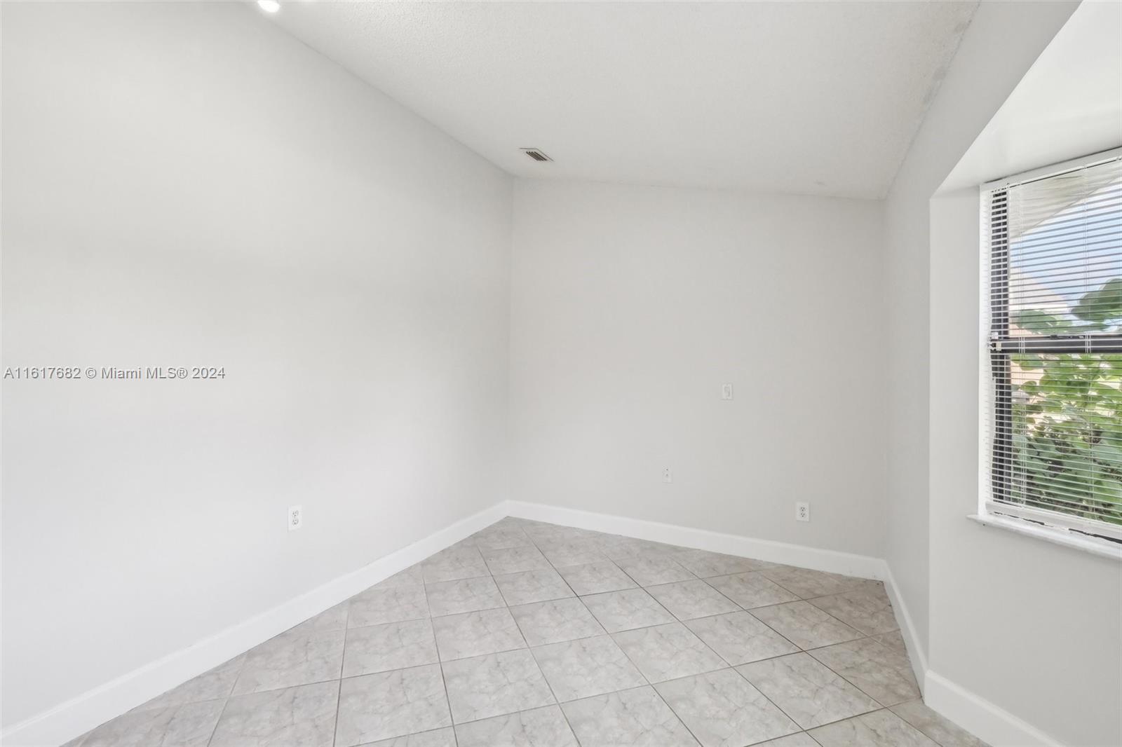 257 SW Whitmore Dr, Port St. Lucie