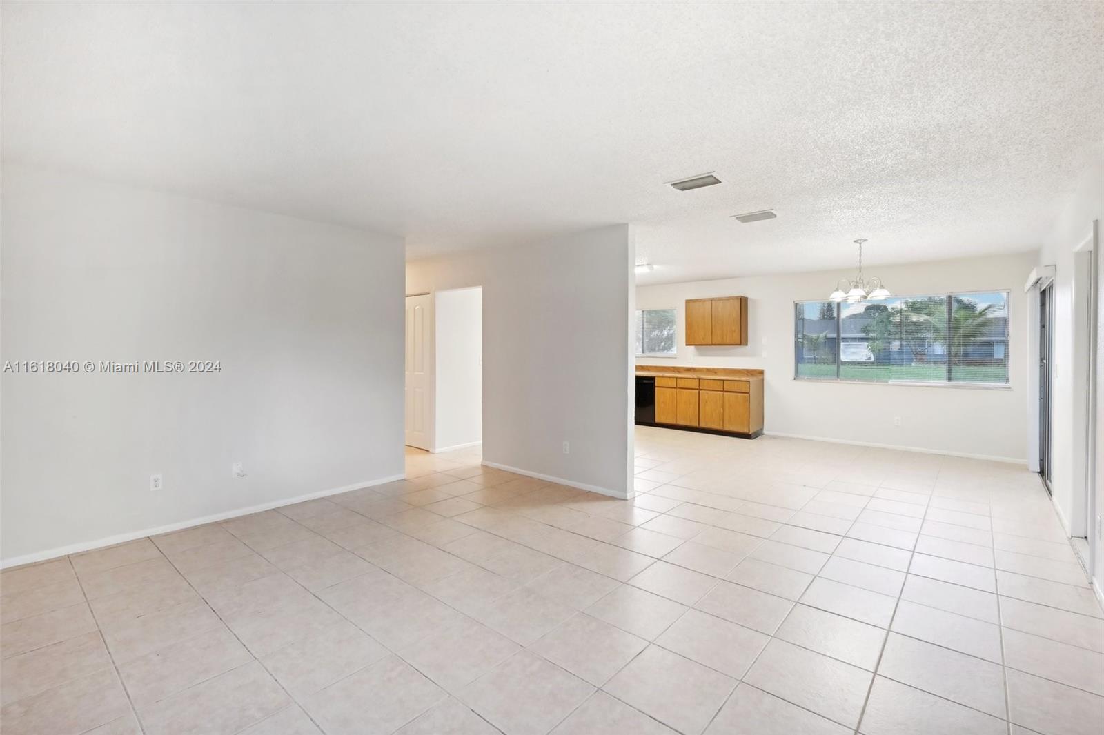 363 SW Bridgeport Dr, Port St. Lucie