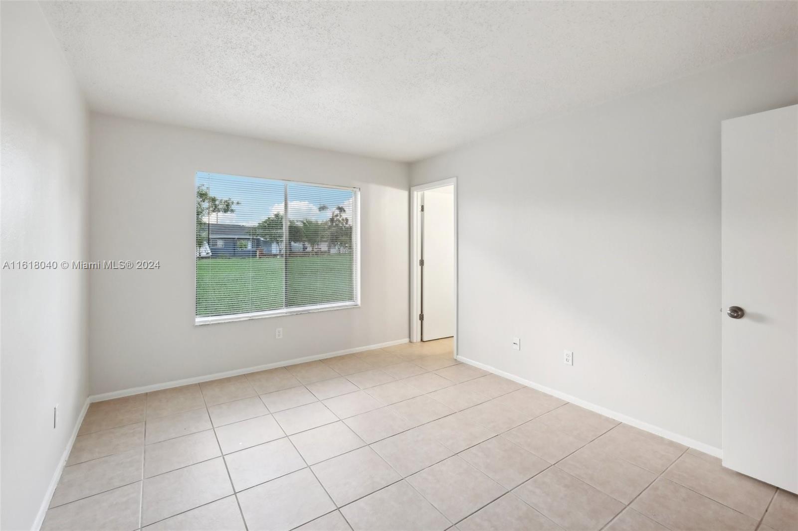363 SW Bridgeport Dr, Port St. Lucie