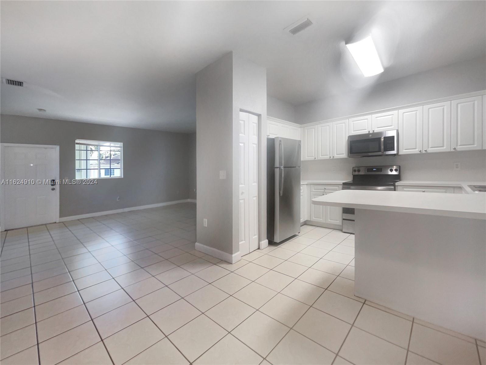 2730 NE 4th St # 205