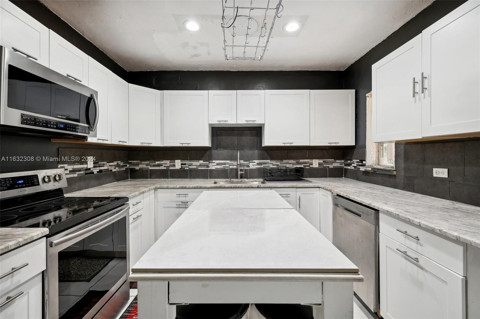 1240 NE 134th St