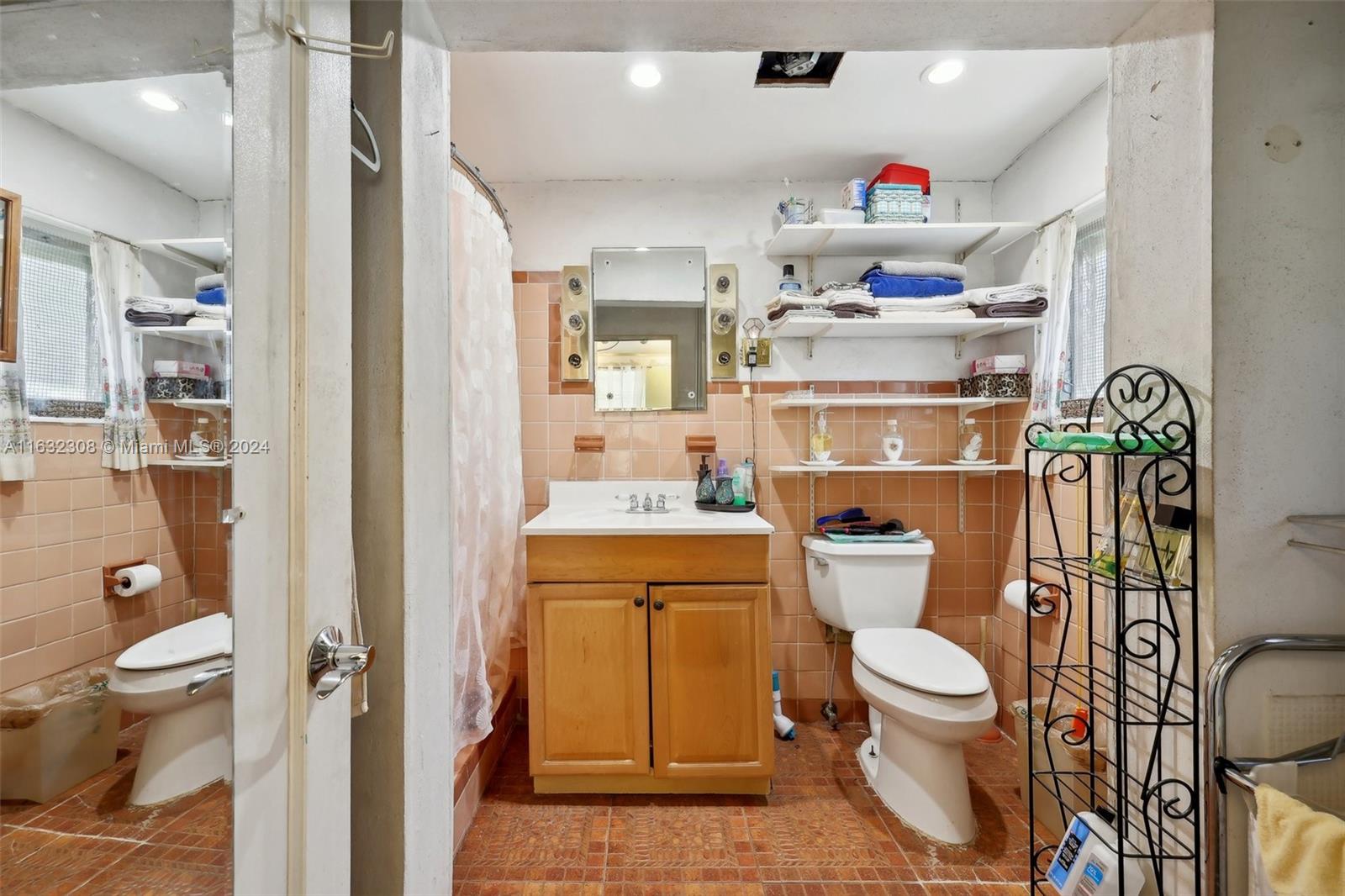 1240 NE 134th St