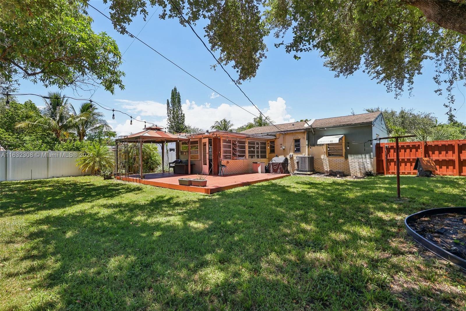 1240 NE 134th St