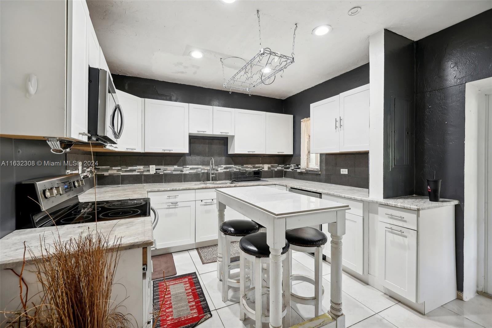 1240 NE 134th St