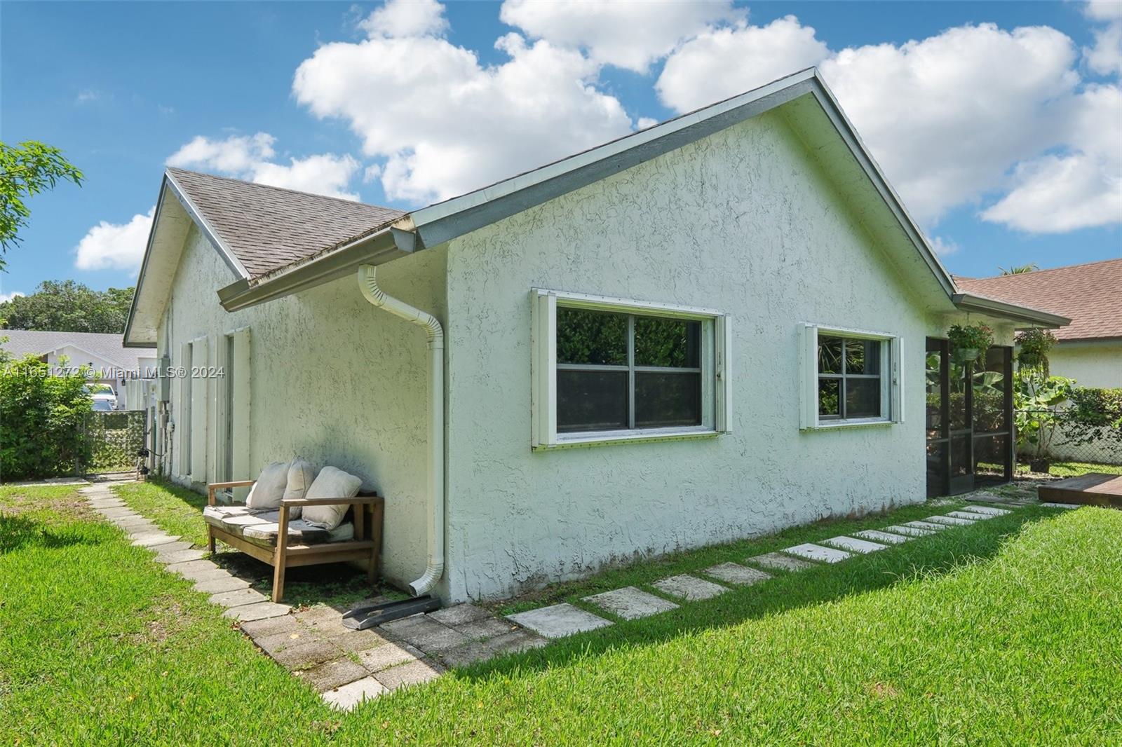 7333 NW 38th Pl