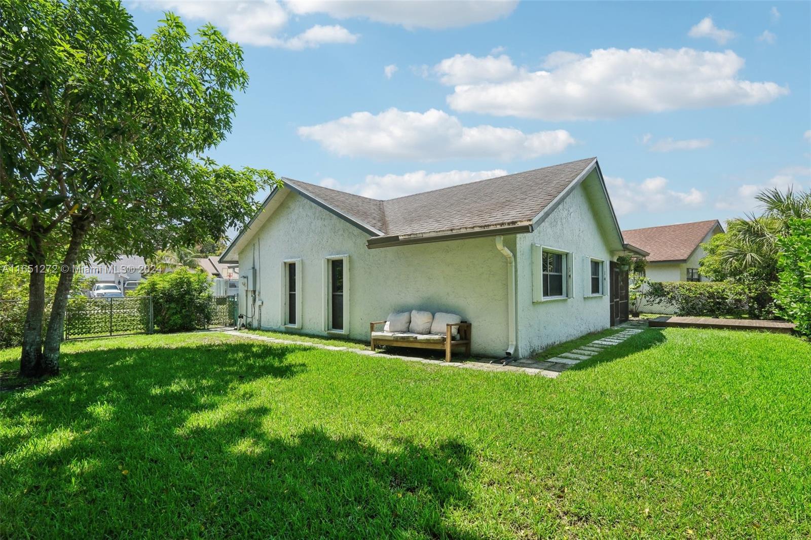 7333 NW 38th Pl