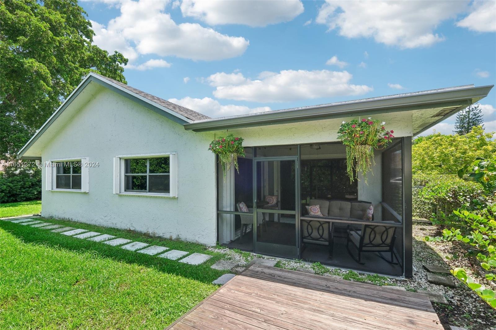 7333 NW 38th Pl
