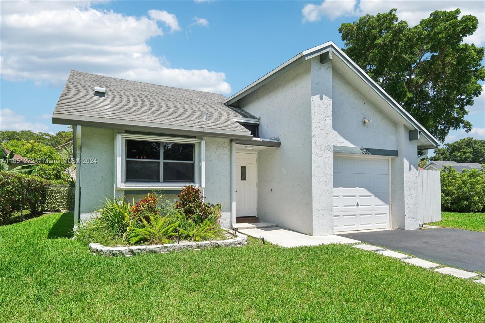 7333 NW 38th Pl