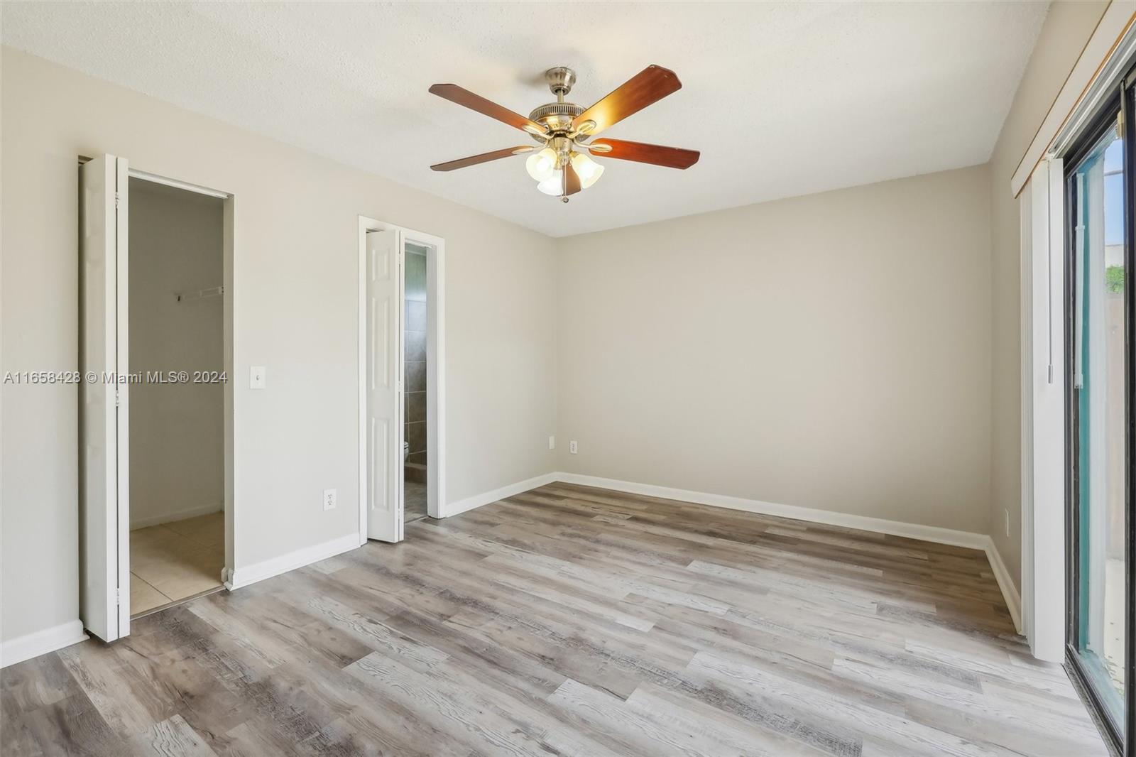 1067 Manor Dr