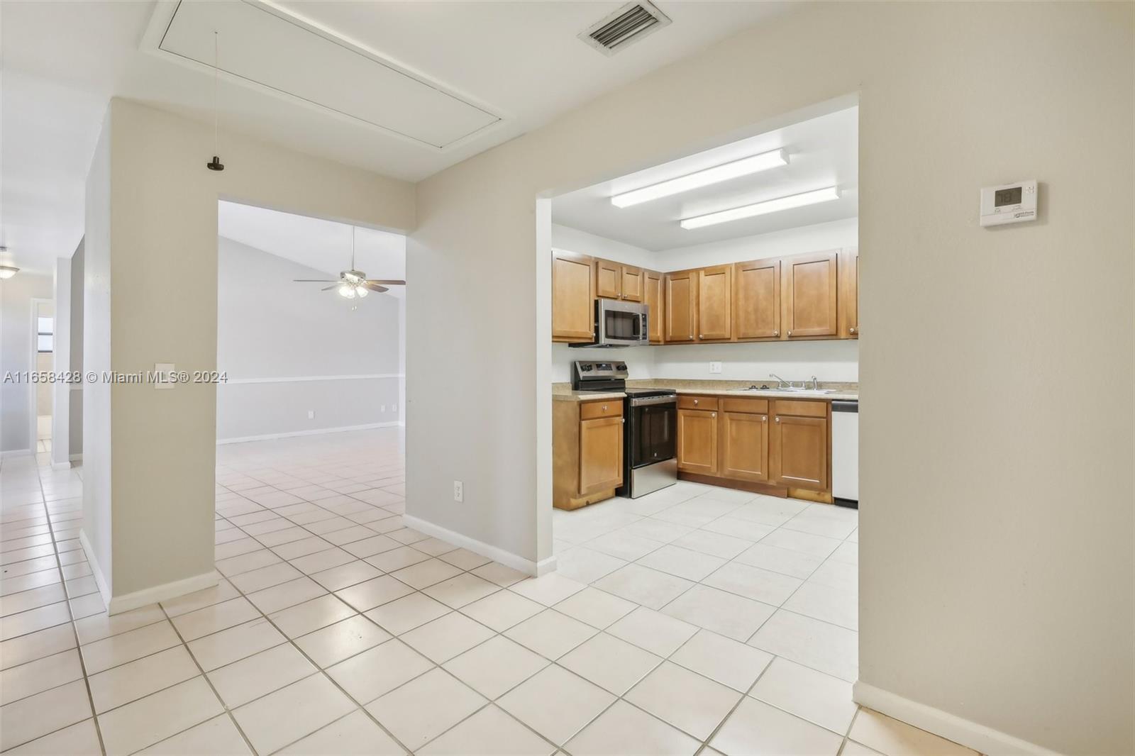 1067 Manor Dr