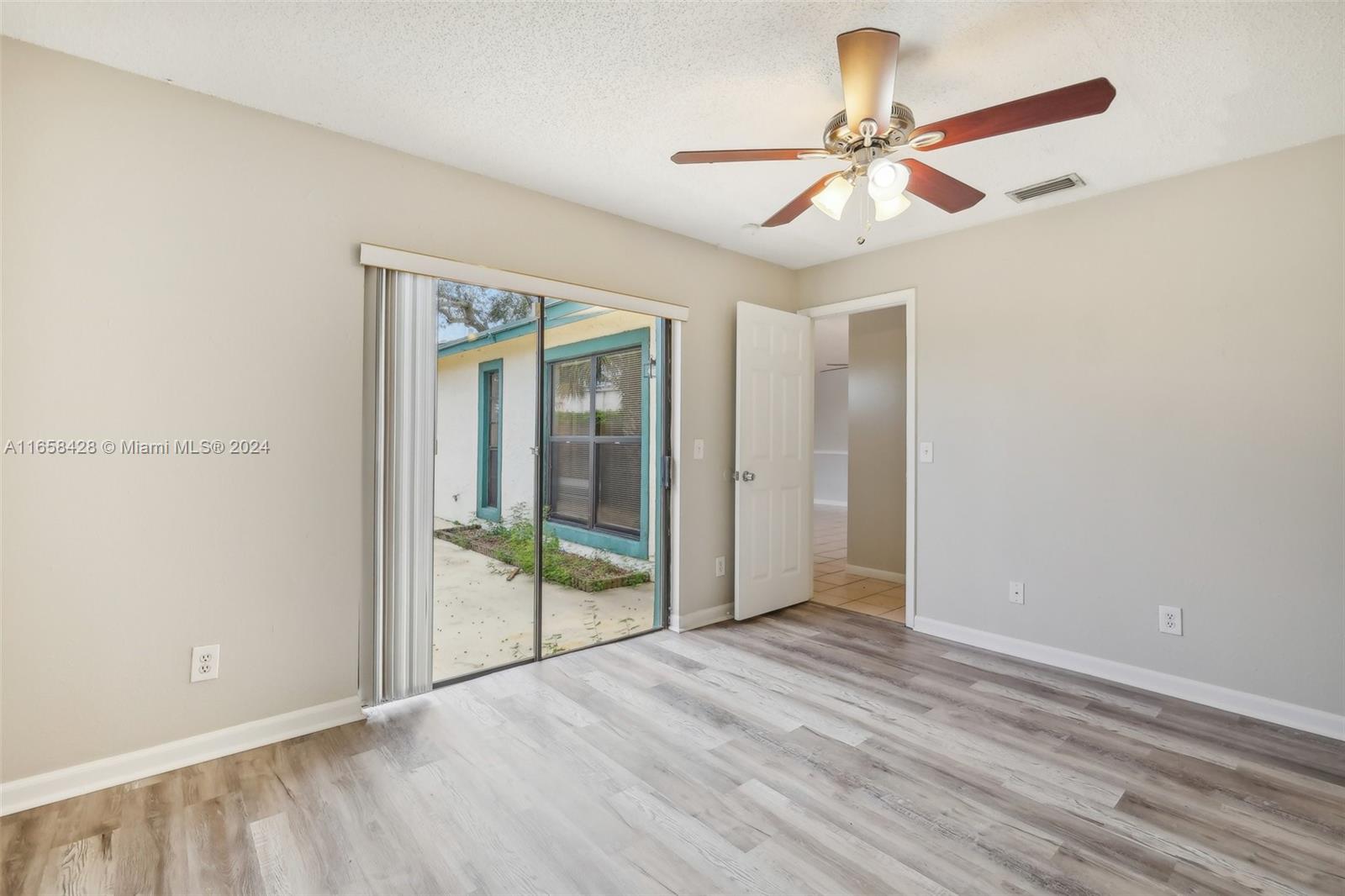 1067 Manor Dr