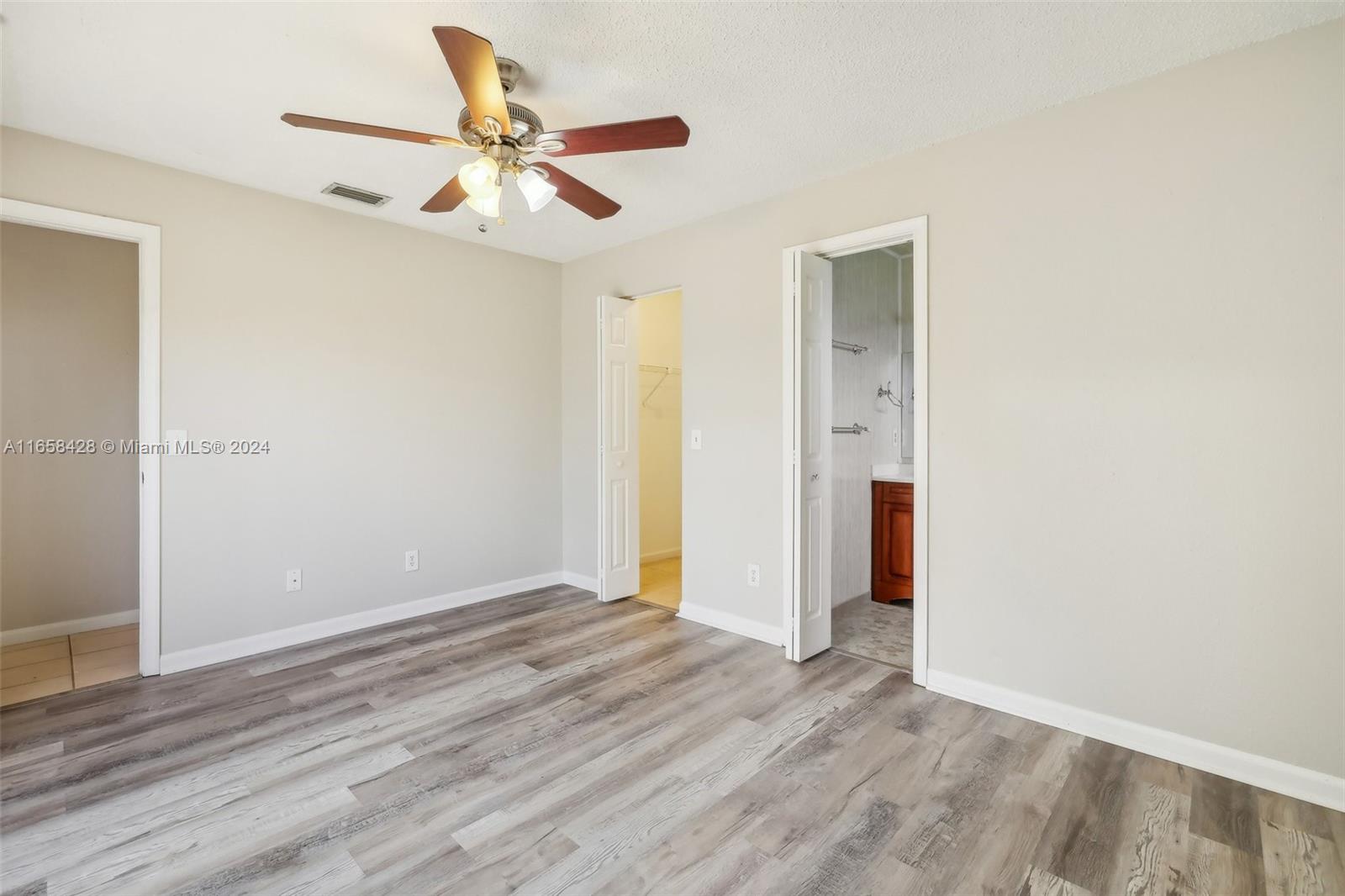1067 Manor Dr