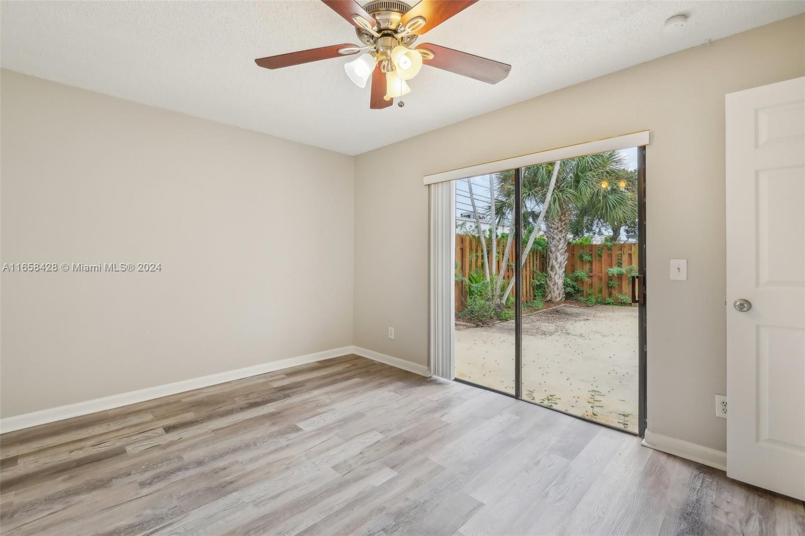 1067 Manor Dr